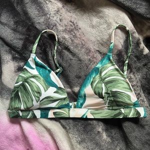 hollister bikini top!